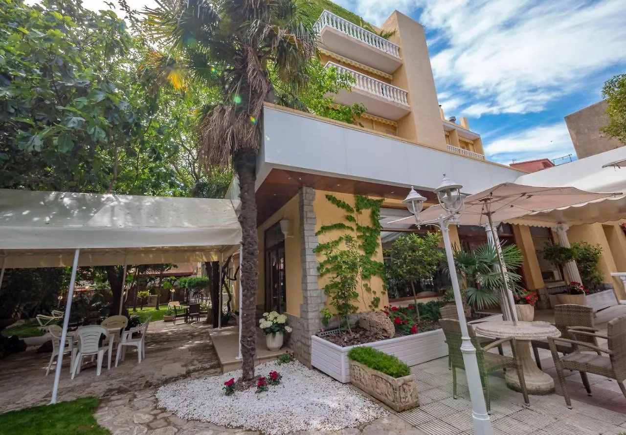Hostal Gallet Roses 2*,  Spain